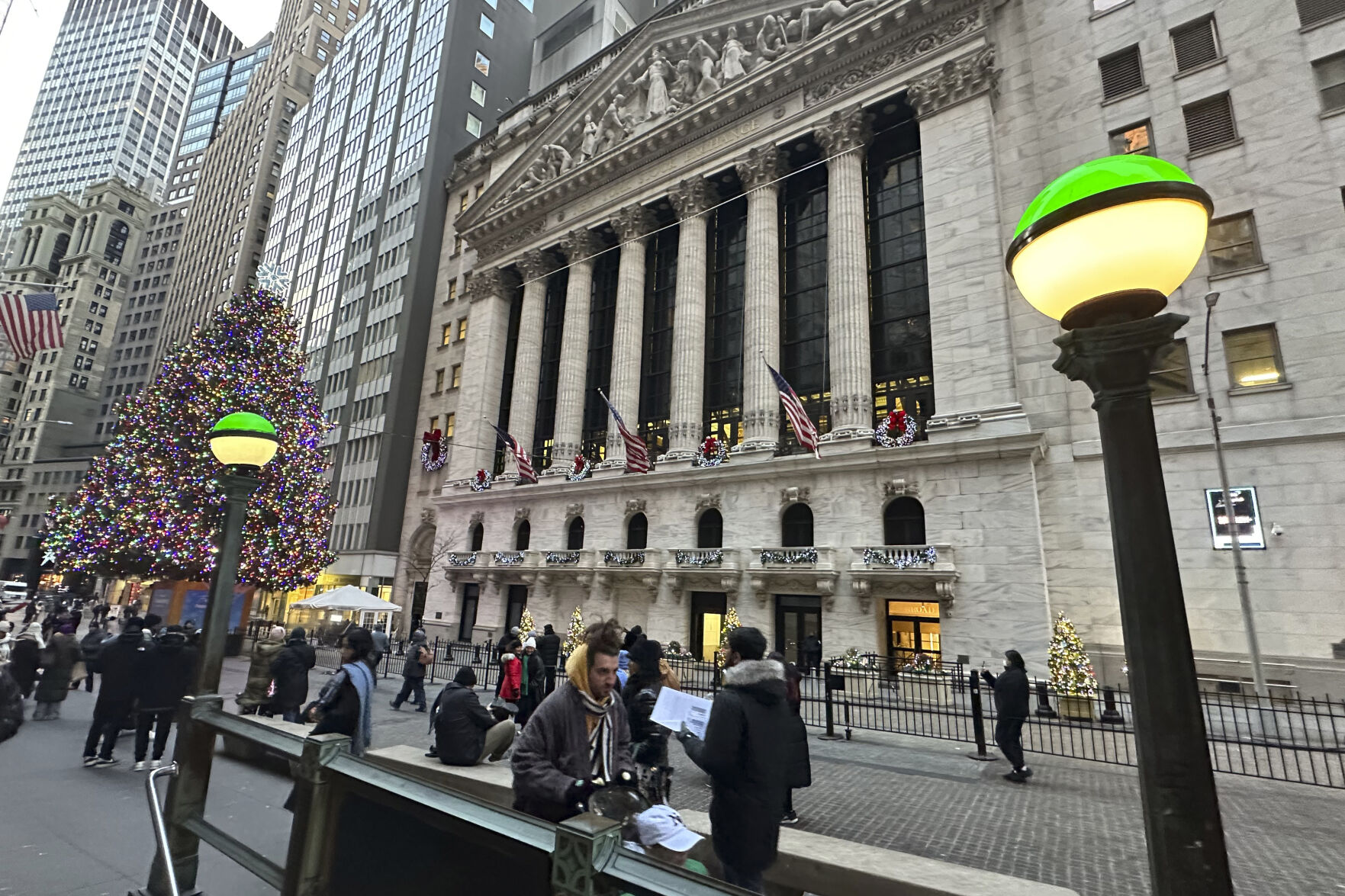 Stock Market Today: Wall Street Holds Near Breakeven Ahead Of Christmas ...