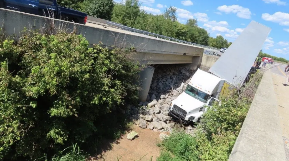 Tractor trailer wreck on I-69 snarls traffic | News | kentuckytoday.com