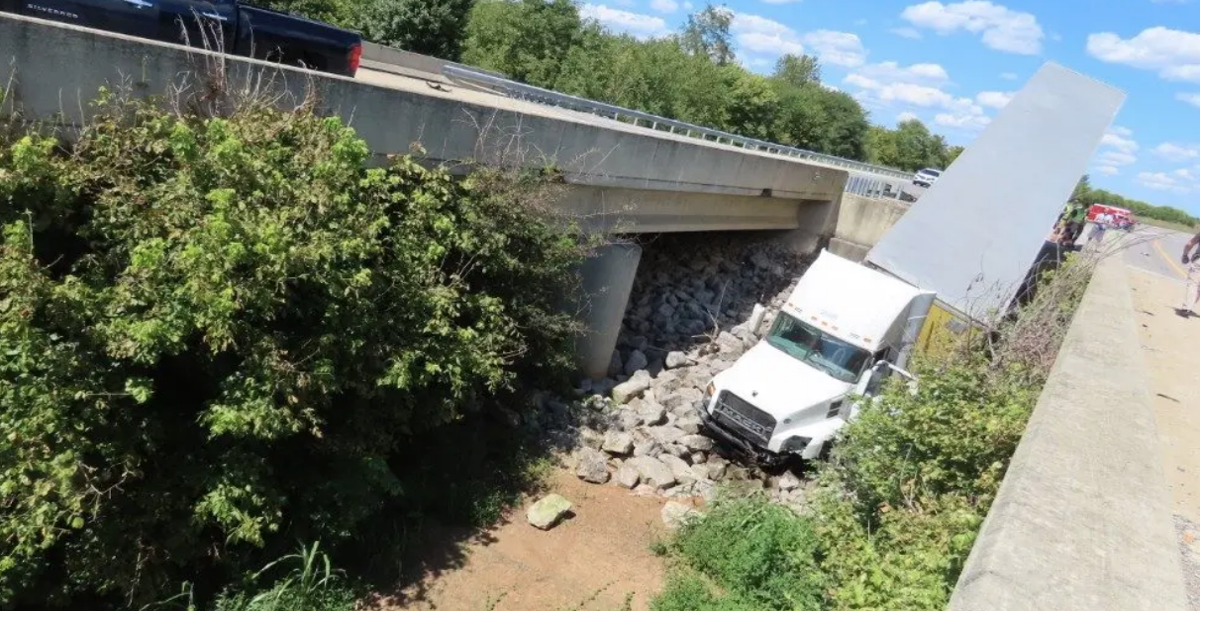 Tractor trailer wreck on I-69 snarls traffic | News | kentuckytoday.com