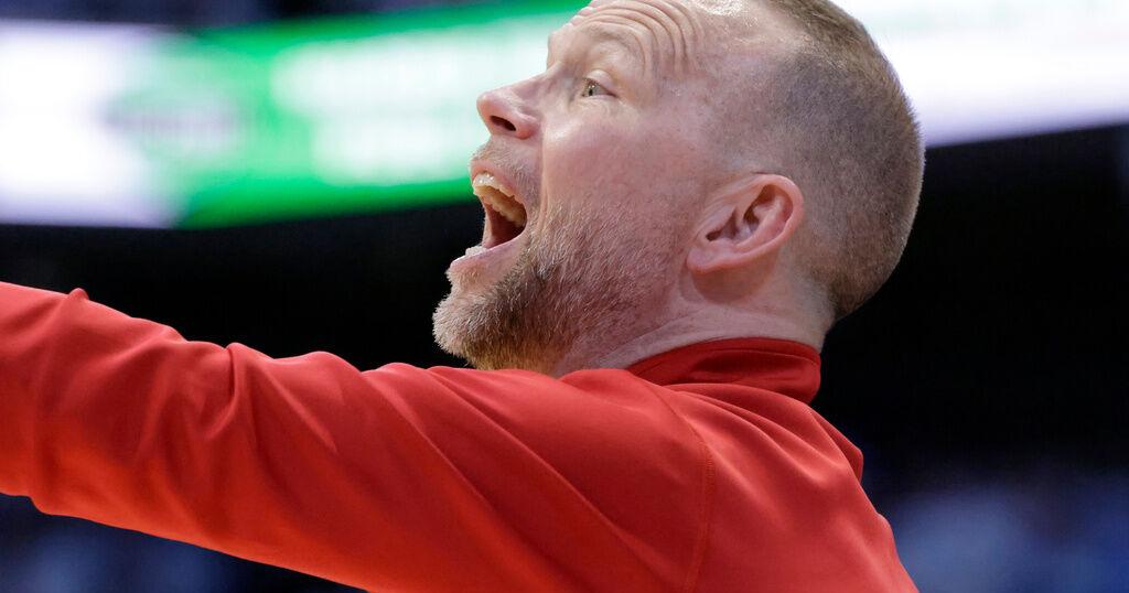 Kelsey apologizes for leaving U of L fans in dark during exhibition game