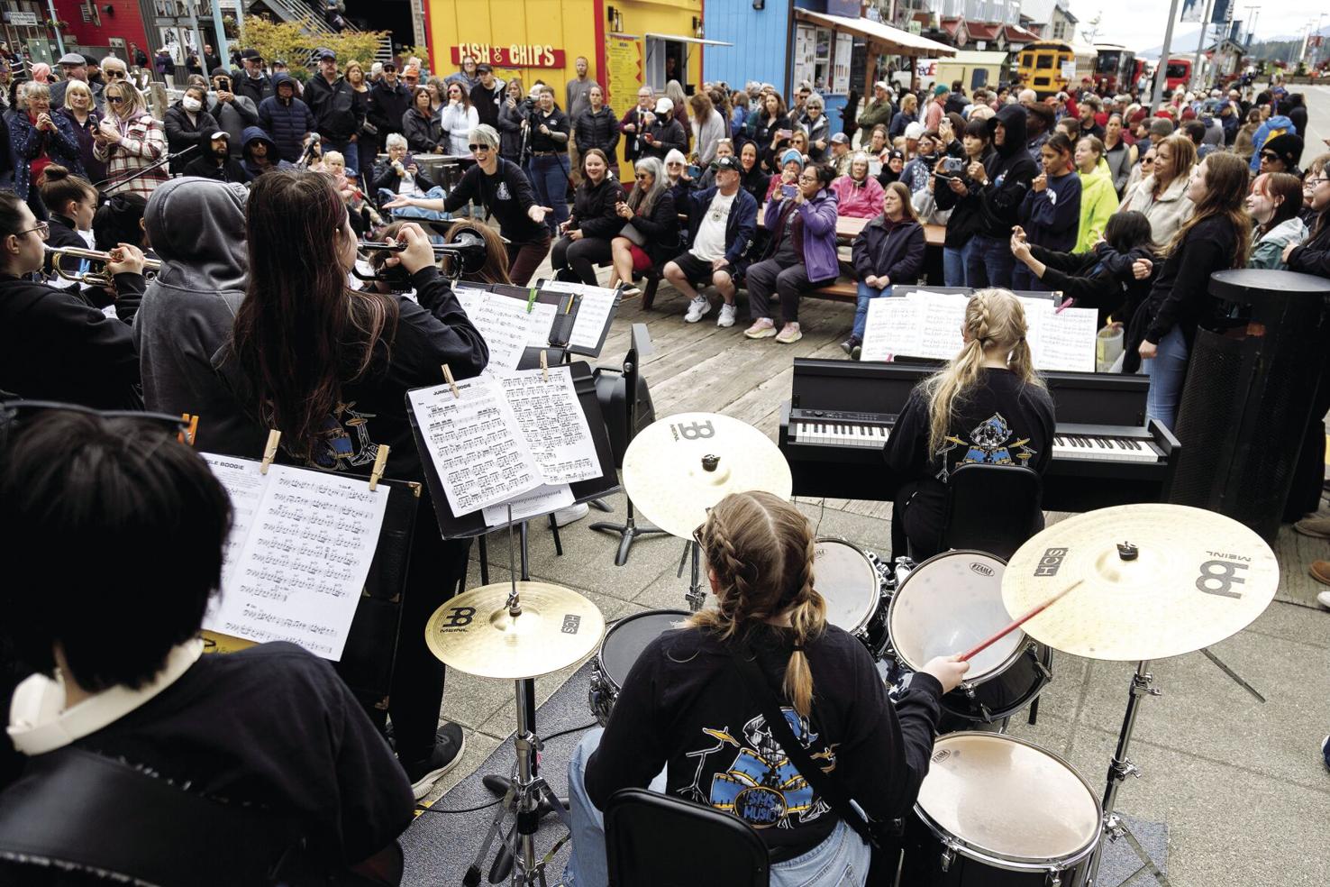 Schonebar Middle School Jazz Band plays Music on the Dock Photos