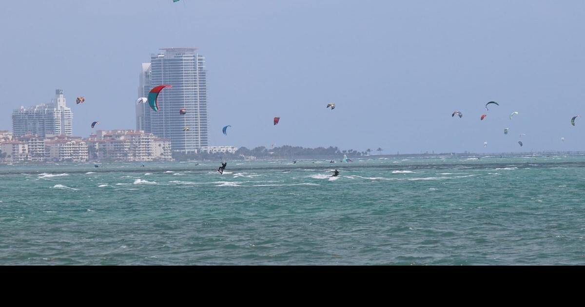 Tensiones entre amantes del Kitesurf y visitantes de la playa la