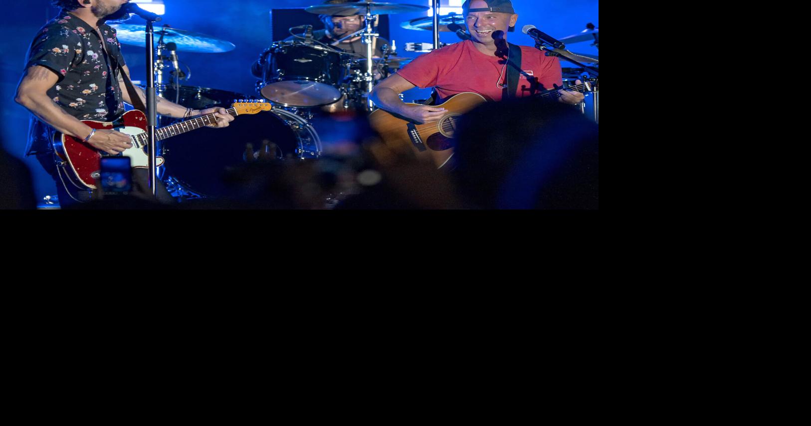 A surprise appearance at the Old Dominion show Community