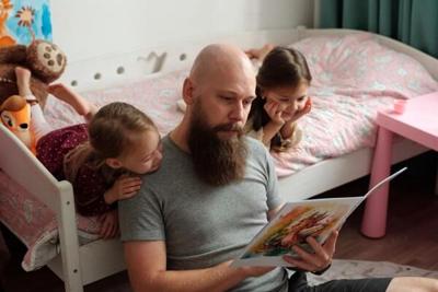 Pediatricians Say Sharing Books With Children is the Best Holiday Gift of All