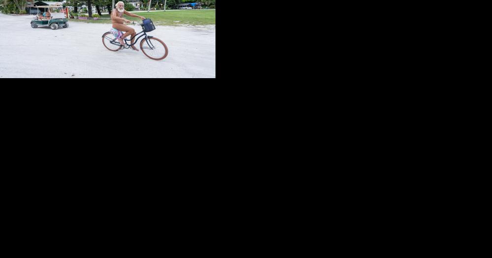 Two Florida filmmakers get naked for their art - Vimarsana News