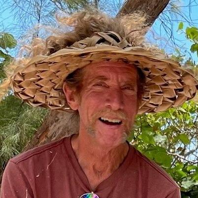 Coconut Kevin colors his world - Vimarsana News