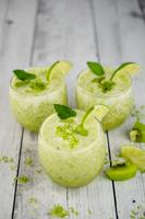 Luscious lime smoothie for hot summer days