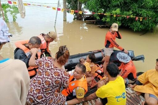 14 Dead, Thousands Evacuated As Tropical Storm Batters Philippines ...