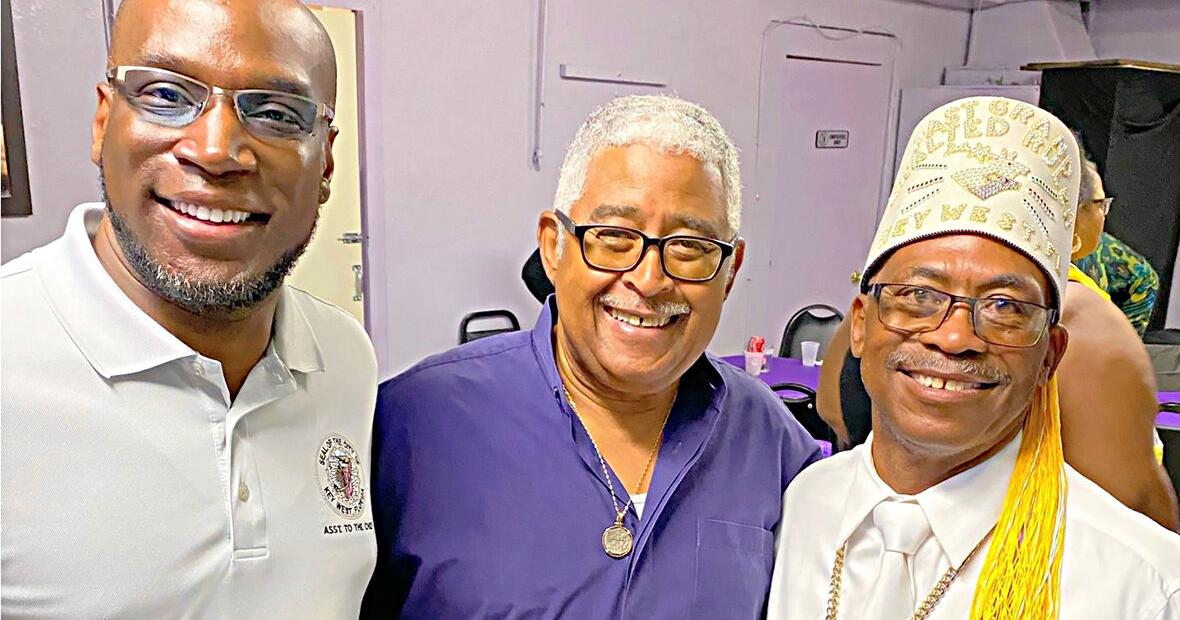 Elks honor police chief - Vimarsana News