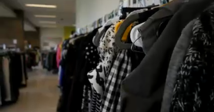 Tienda pop-up en Eugene con ropa de diseñador