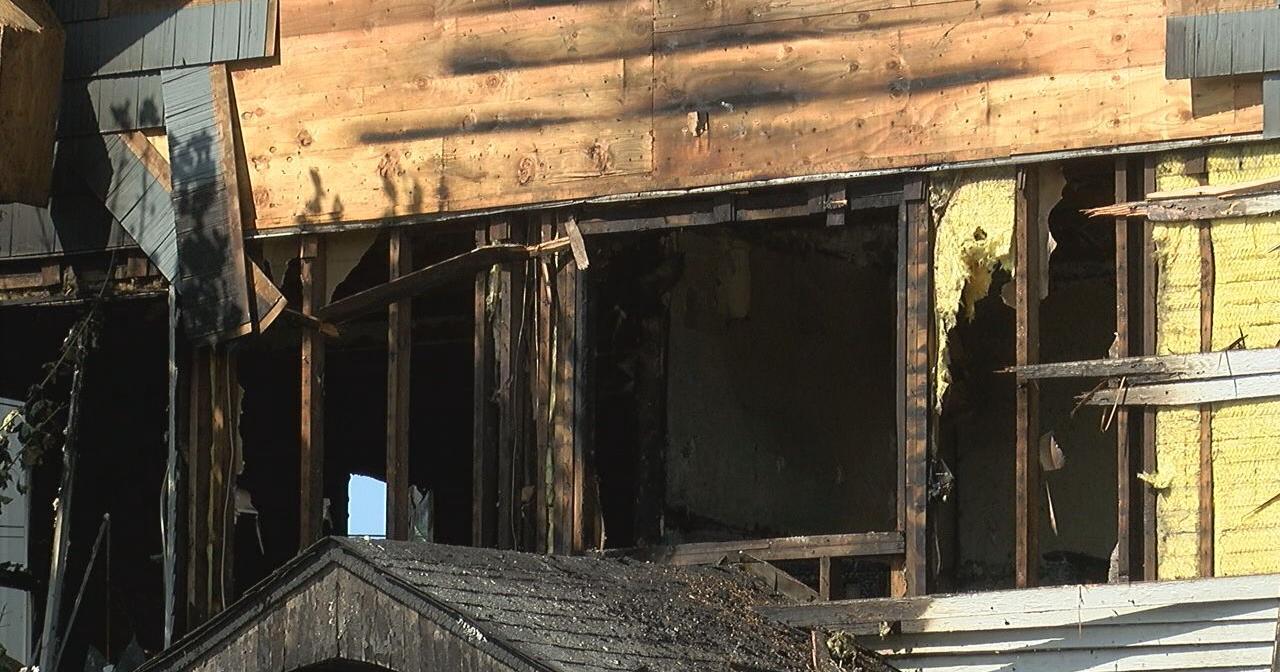 Bystander helps woman out of window to escape apartment fire - Vimarsana News