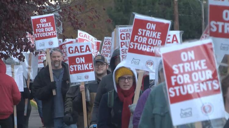 Greater Albany Public Schools teachers go on strike after negotiations Greater Albany Public Schools teachers go on strike after negotiations