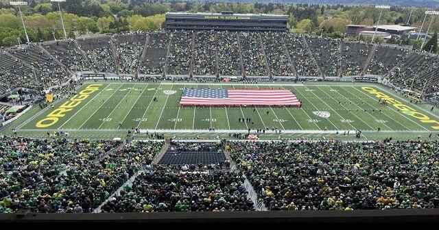 OREGON FB: New quarterbacks headline Oregon Spring Game | Sports | kezi.com