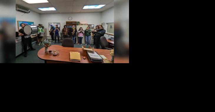 Springfield High School marching band host 'fight song' fundraiser | Local - Vimarsana News