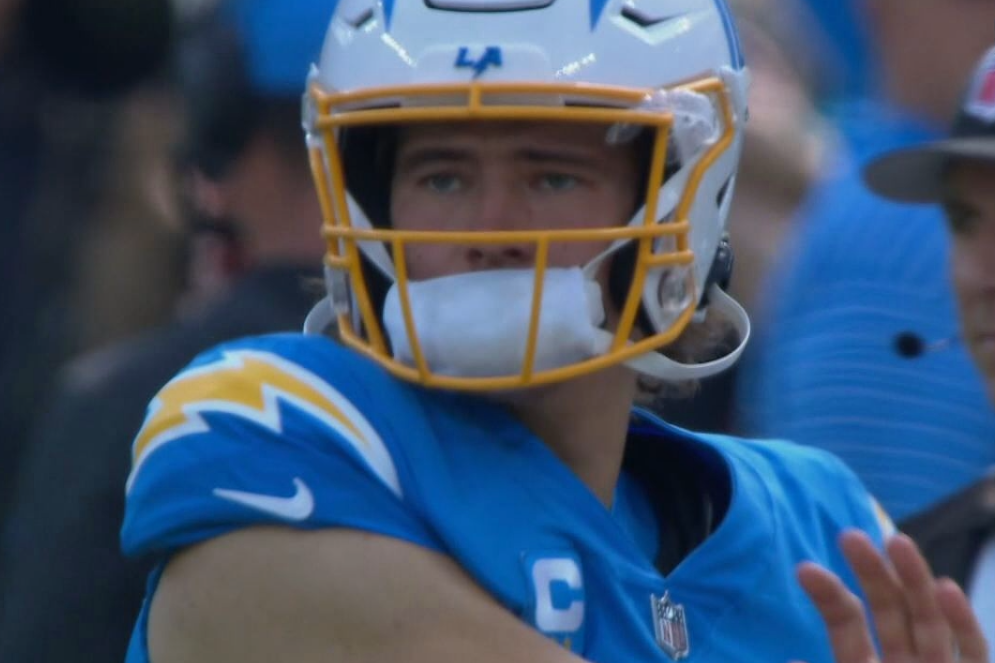 Chargers, QB Justin Herbert reach 5-year, $262.5 million contract extension