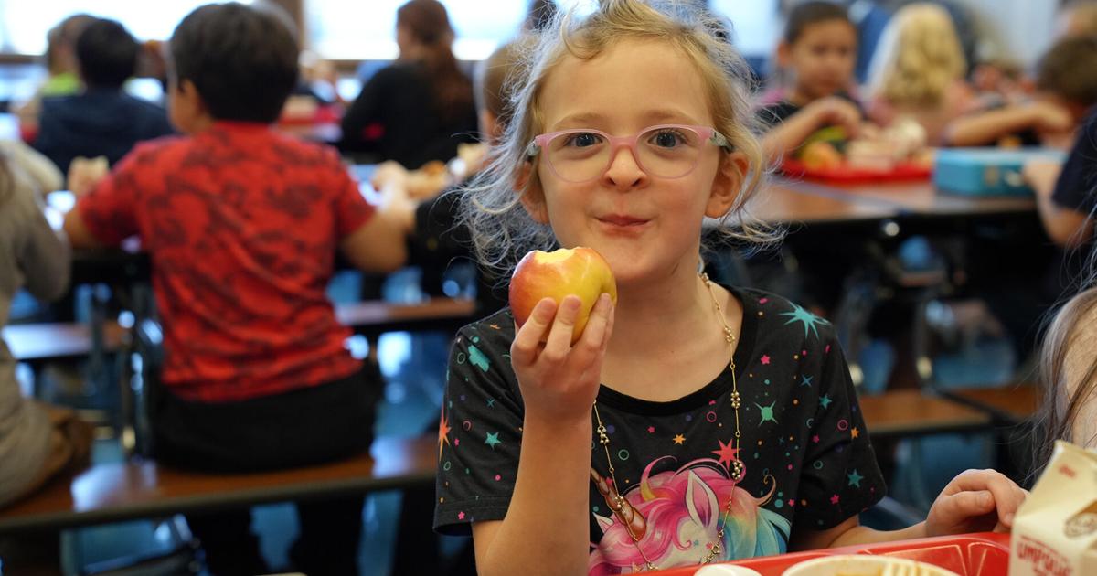 Springfield kids crunch local produce for Farm to School Month