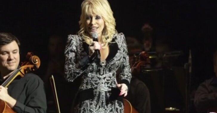 Fans gather to celebrate Dolly Parton on her signature date, 9 / 5