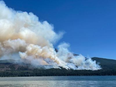 Incendio en el sendero cerca del lago Diamond