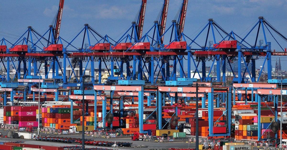 EU warns that its trade with the US could be effectively wiped out if Trump follows through on his threat