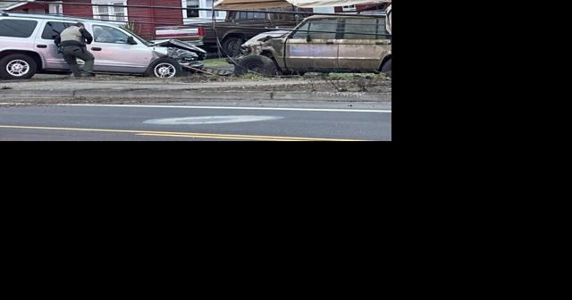 One injured after crashing into power pole - Vimarsana News