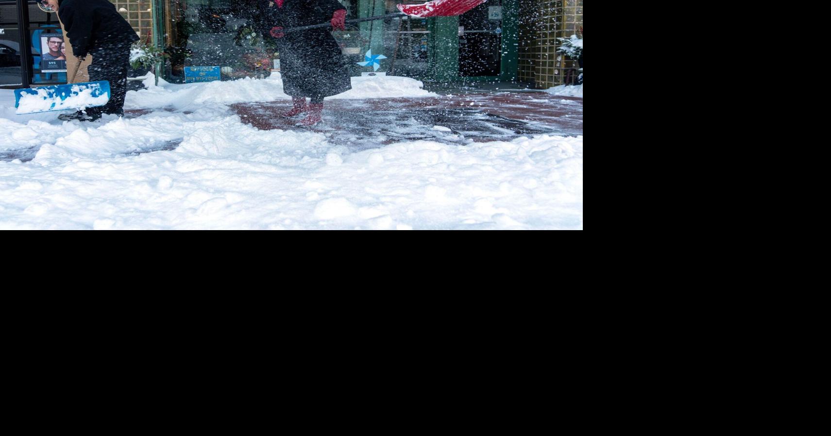 Over a foot of snow piles up in the Great Lakes as Arctic blast spreads ...