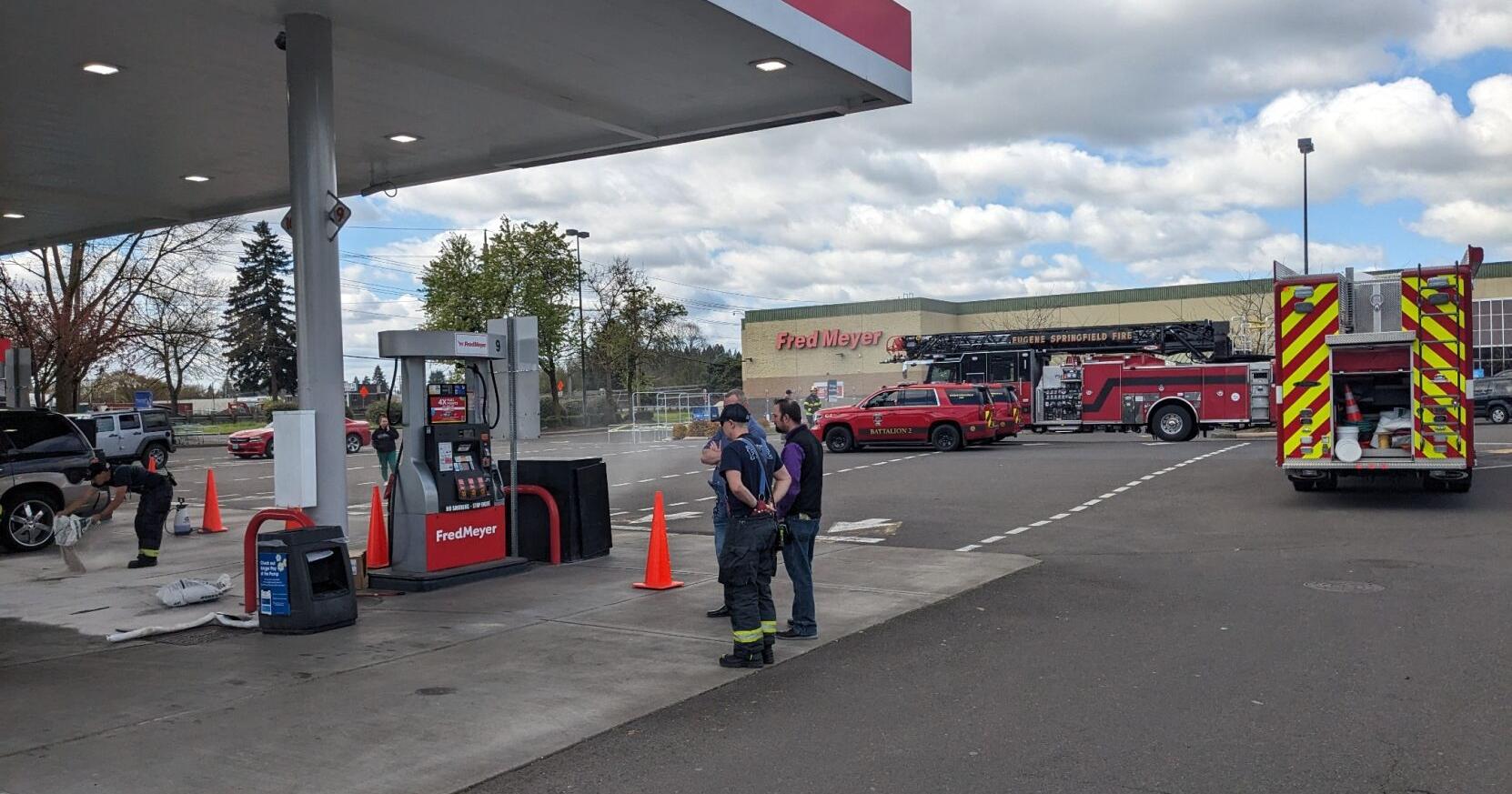 Eugene firefighters clean up fuel spill at gas station - Vimarsana News