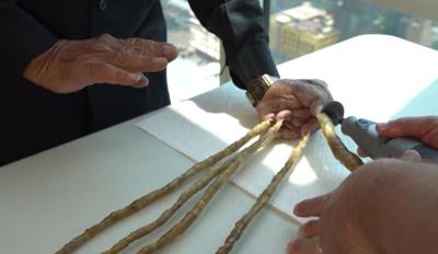 Man Who Has Been Growing Fingernails For 60 Years Finally Cuts Them News Khq Com Chillal was flown in from india by ripley's believe it or not! man who has been growing fingernails