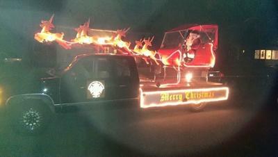 Spokane Vally Christmas 2021 Santa Fire Deptment Santa Claus Makes Neighborhood Appearances With Spokane Firefighters News Khq Com