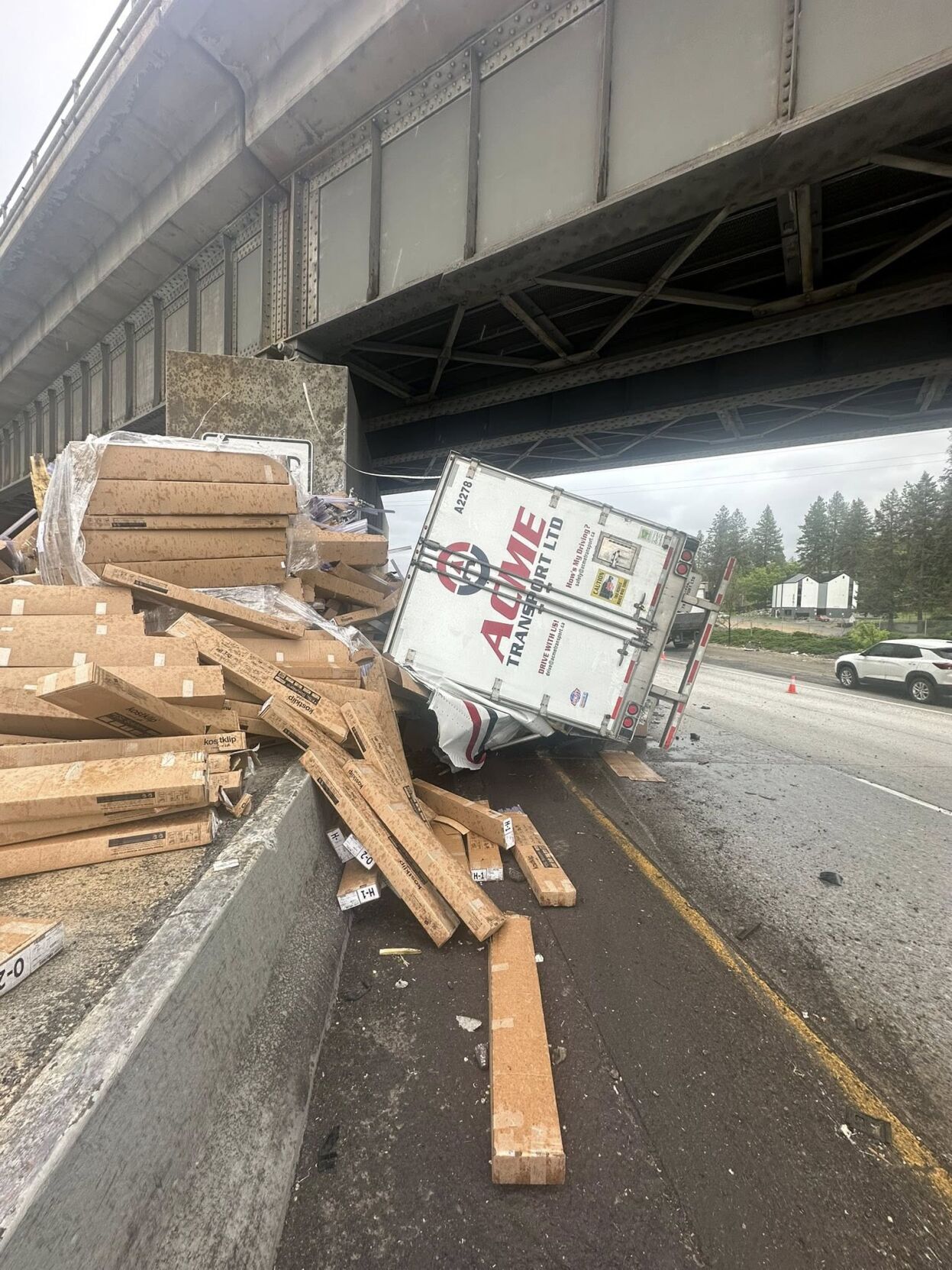 Firefighters respond to semi truck crash on I-90 eastbound near Latah ...