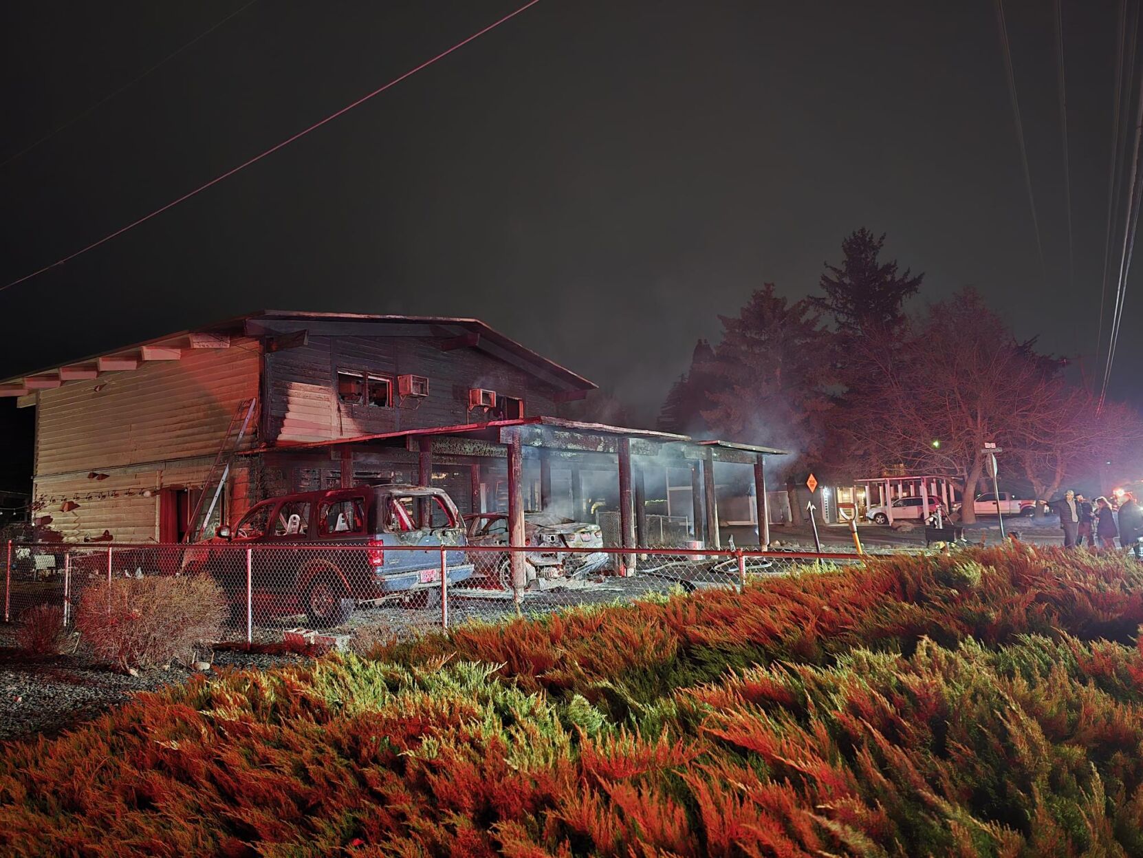 Massive fire engulfs Spokane Valley duplex and cars, shuts down East ...