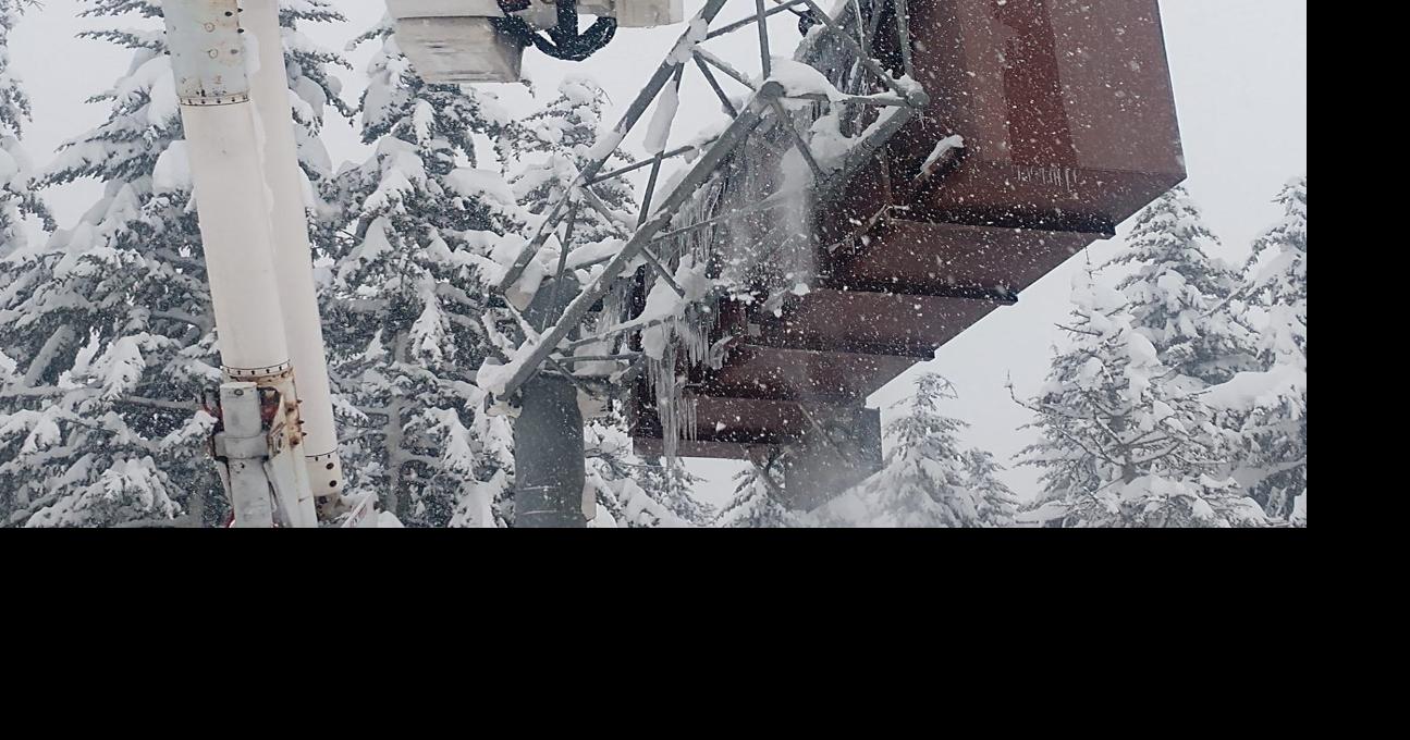 Snoqualmie Pass to reopen Monday night after being closed all day