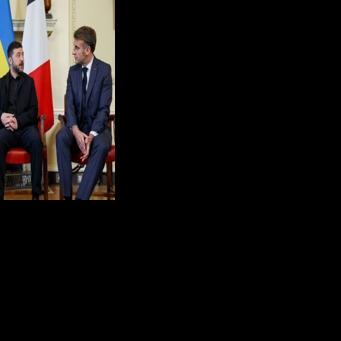 L to R) Britain's Prime Minister Keir Starmer, Ukraine's President Volodymyr Zelensky and French President Emmanuel Macron take part in a meeting at Number 10 Downing Street in central London on December 8, 2025.