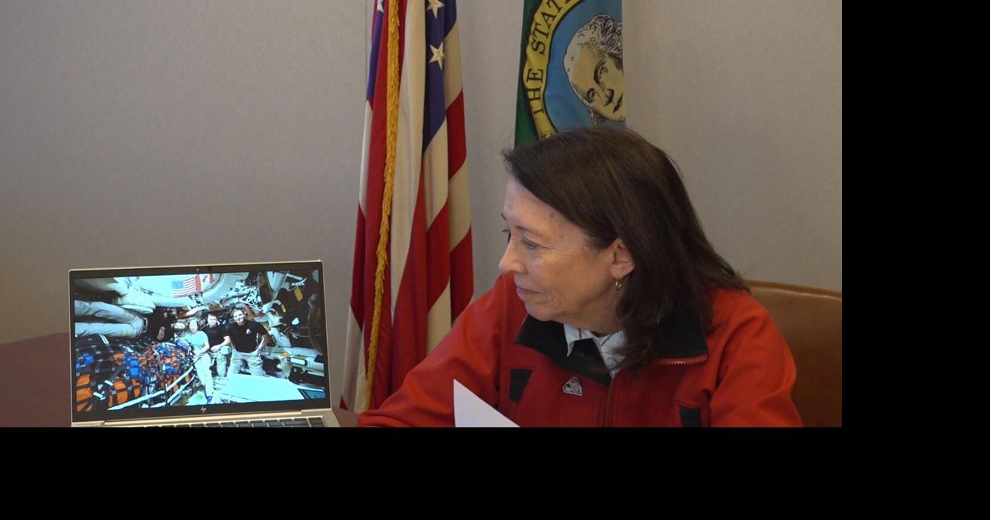Senator Cantwell speaks to Artemis II crew returning from moon mission