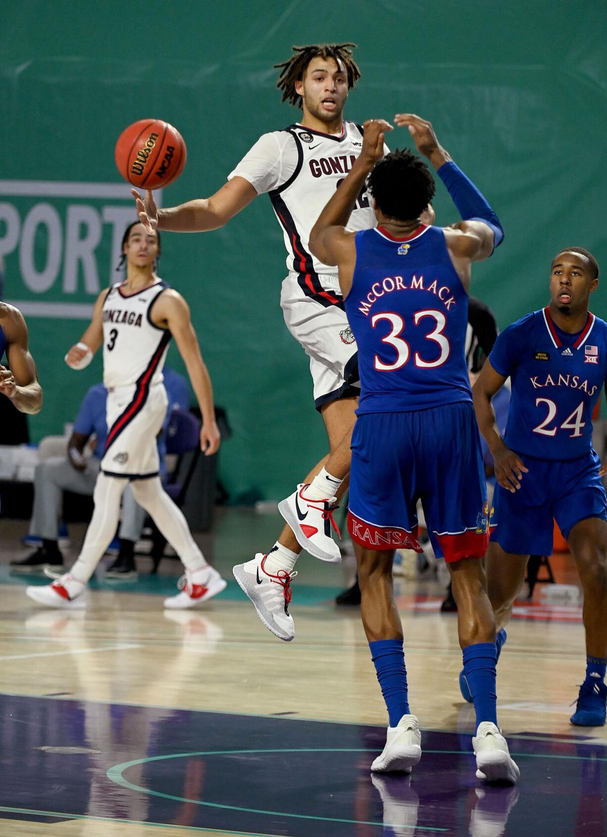 Men S Basketball Gonzaga 102 Kansas 90 Swx Right Now Khq Com