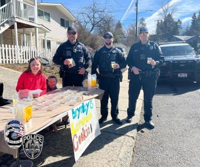 Moscow police visit lemonade stand