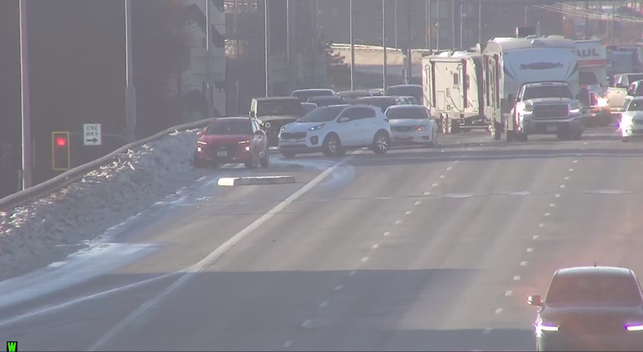 Blocking accident with lost mattress causes significant congestion