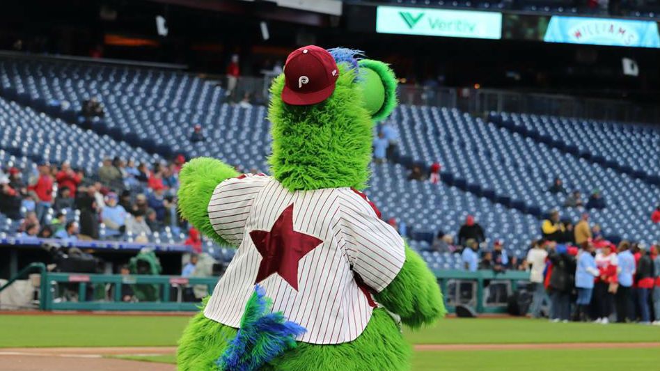 Phillies fan injured after Phillie Phanatic's flying hot dog hit her in the  face