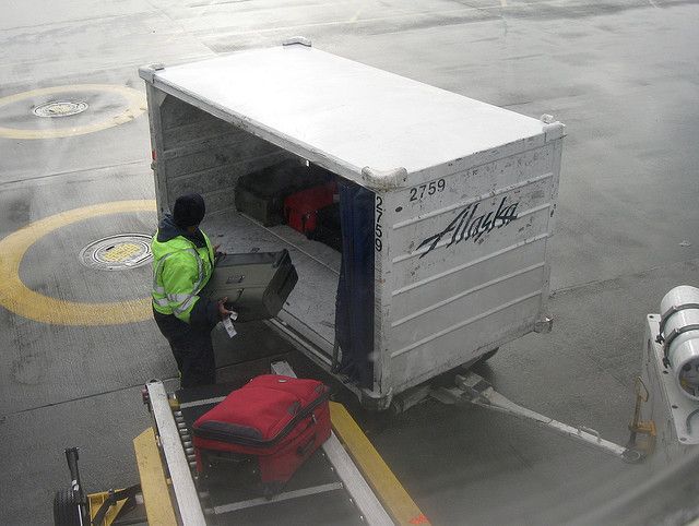 alaska airlines gate check stroller