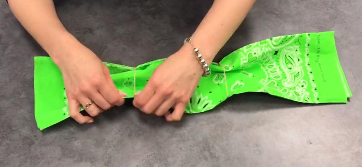 How to make a homemade mask with just rubber bands and a bandana