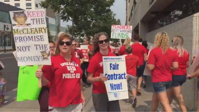 Union holds demonstration on eve of mediation with school district