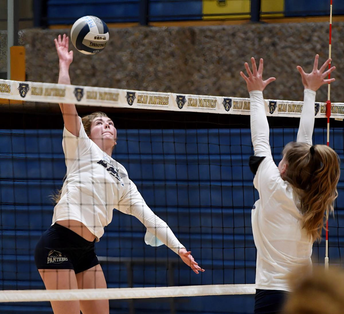 District Volleyball Mead Mt Spokane Rivalry Takes On New Meaning With Postseason Implications High School Sports Focus Khq Com