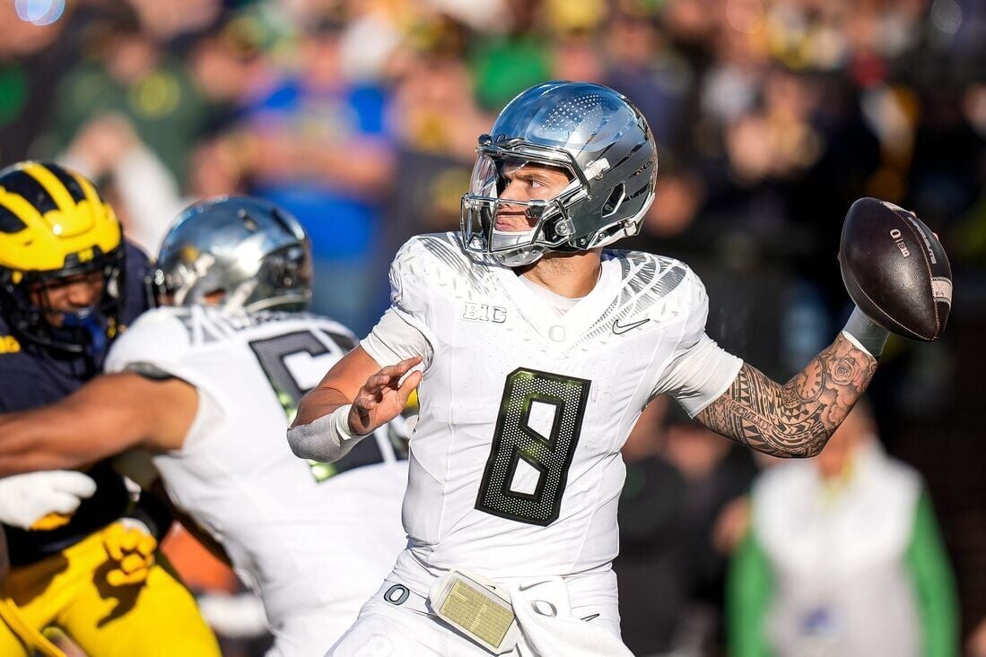 No. 1 Oregon Dominates Michigan At The Big House To Improve To 9-0 ...