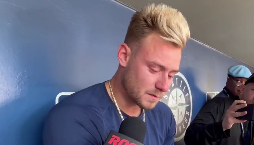 Mariners' Jarred Kelenic breaks his foot kicking a water cooler, makes  emotional apology to team, MLB