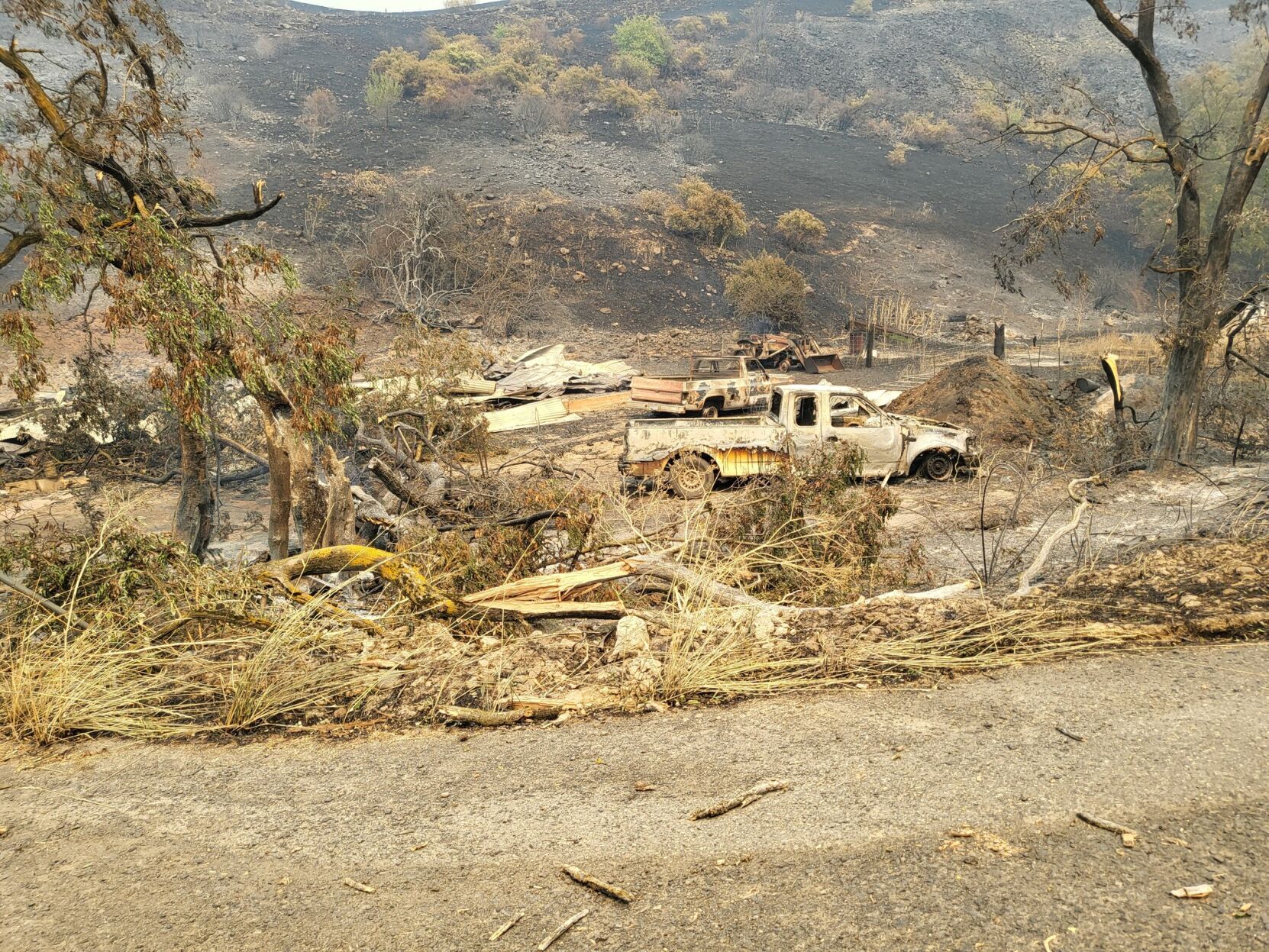 Gwen Fire stands at over 20,000 acres, burns through several
