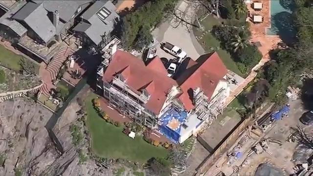 WATCH: Actor Anthony Hopkins' house just feet from falling ...