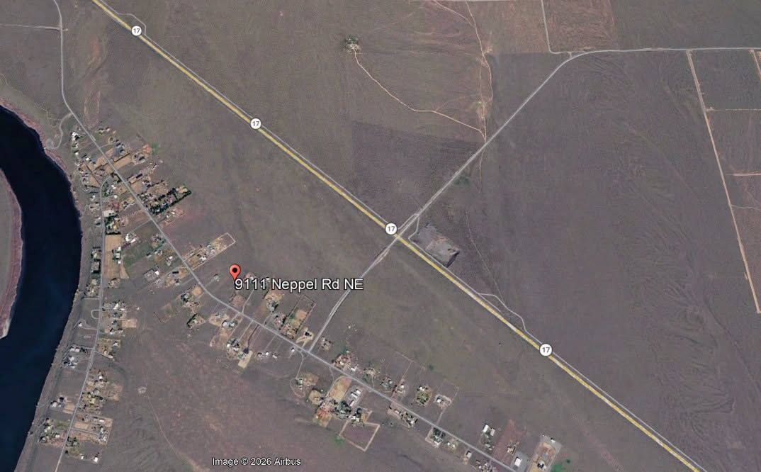 雲の航路 Fire west of Grant County International Airport prompts road