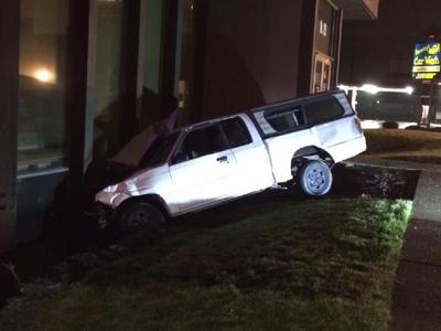 Truck Crashes Into Banner Bank In Spokane Valley News Khq Com