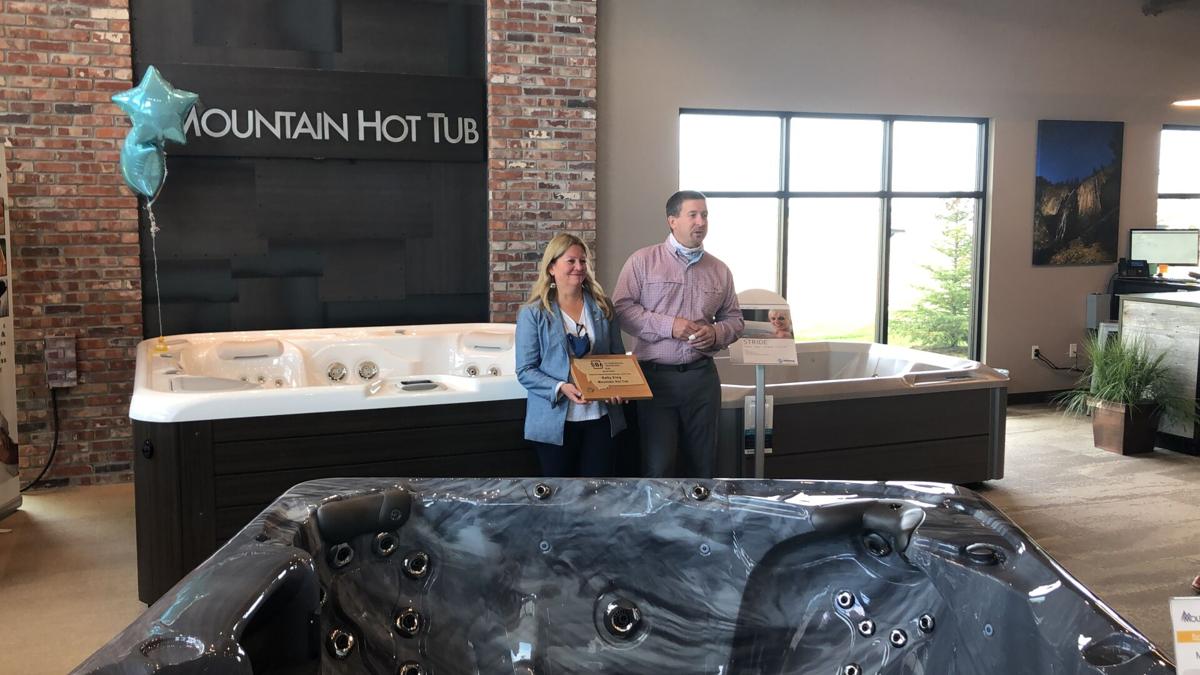 Mountain Hot Tub Receives Sba 2019 Veteran Owned Small Business Of The Year Regional Khq Com
