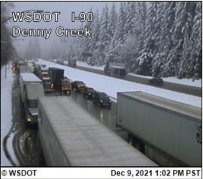 Winter Conditions Shut Down Eastbound I 90 West Of Snoqualmie Pass Traffic Khq Com