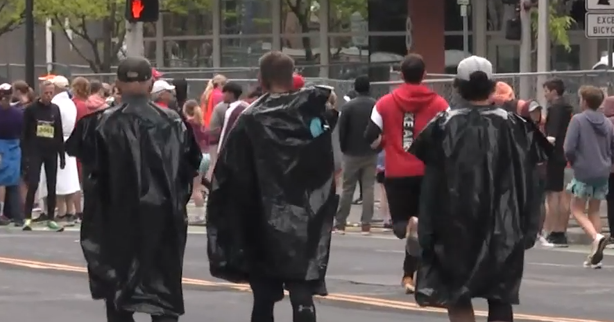 Bloomsday brings showers, flowers, creative rain gear to Spokane streets - Vimarsana News